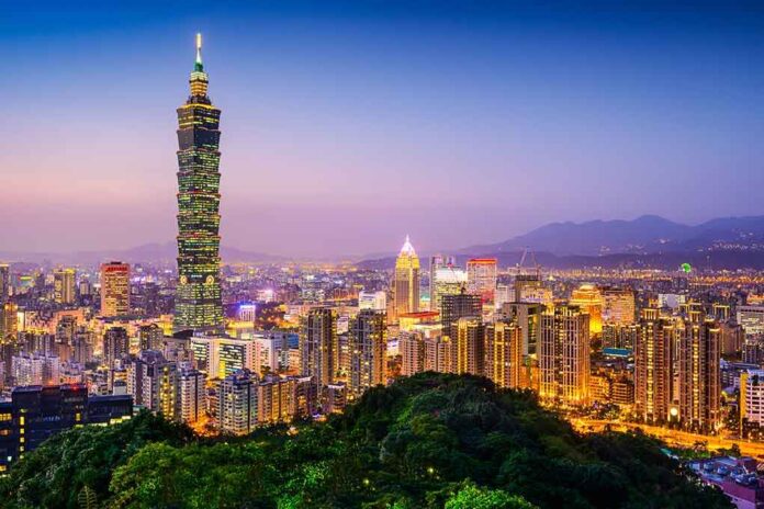 251325184 featured image Taipei skyline at dusk with Taipei 101 tower.