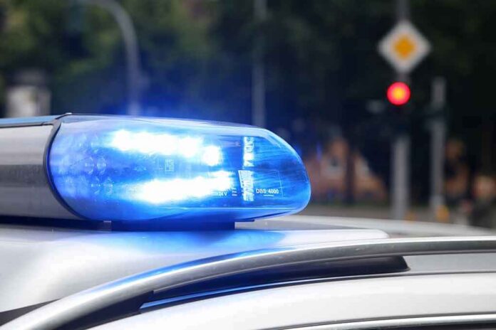 shutterstock_1008710953 Police car blue siren light flashing